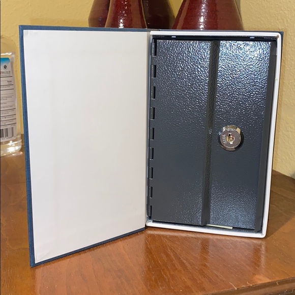 Book Safe - Picture 2 of 4